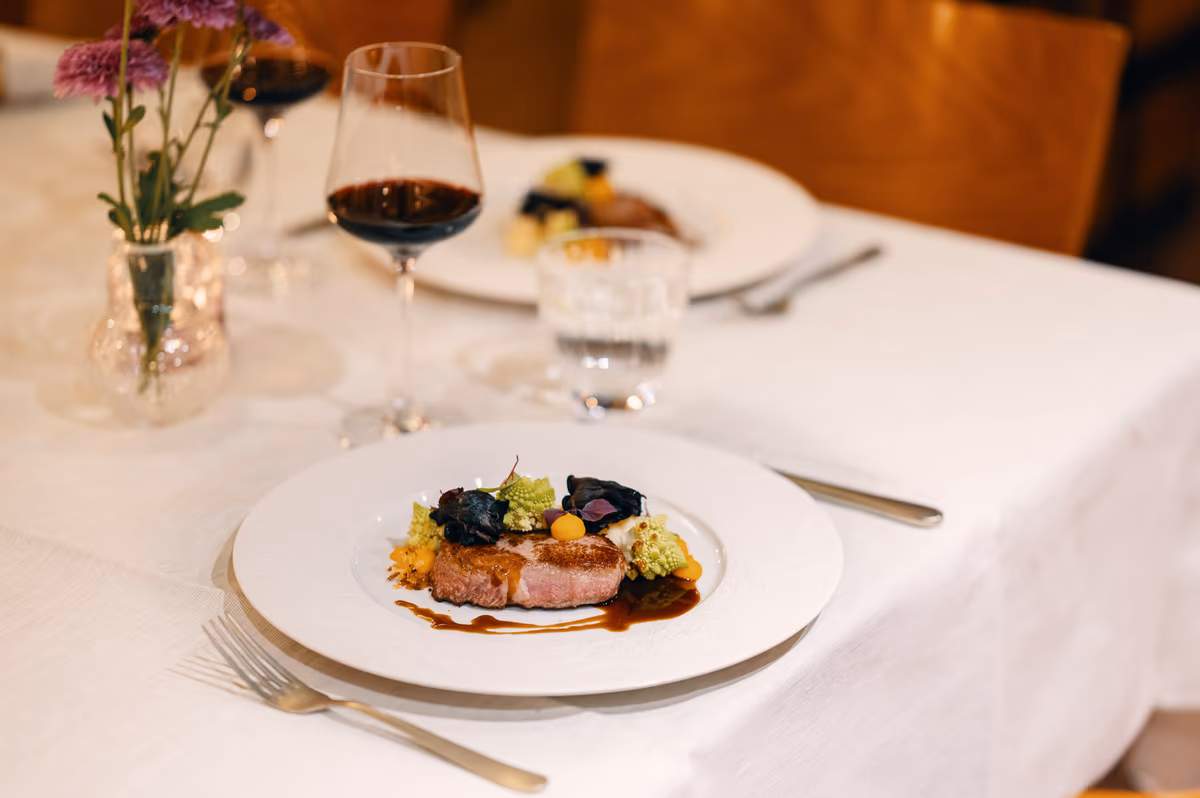 Carlton Restaurant & Bar 4