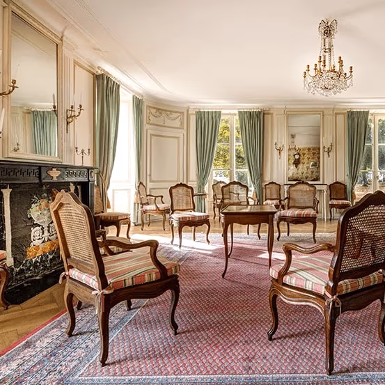Historischer Salon Louis XVI im Château d’Eclépens