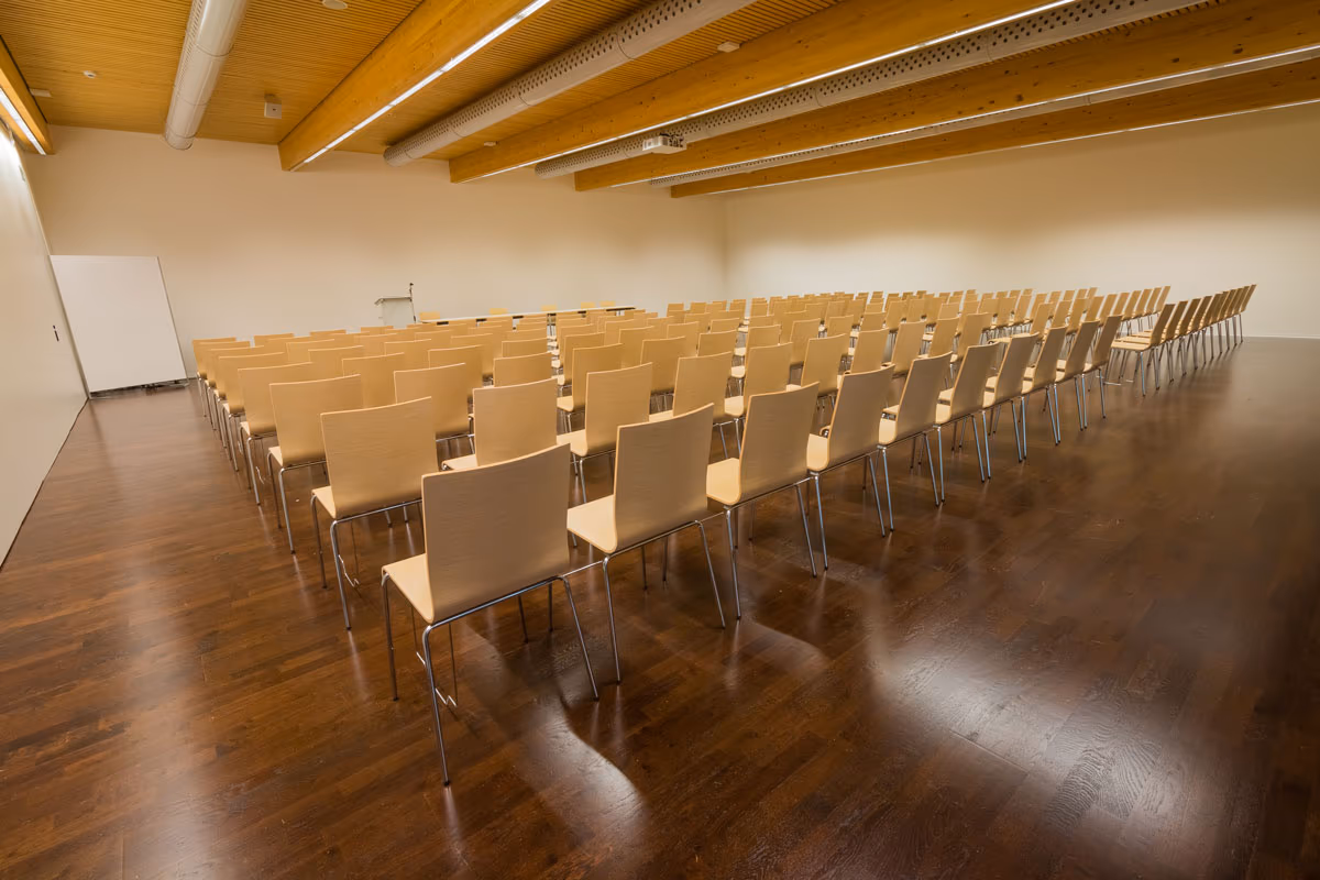 Seminarraum Galilée mit Theaterbestuhlung