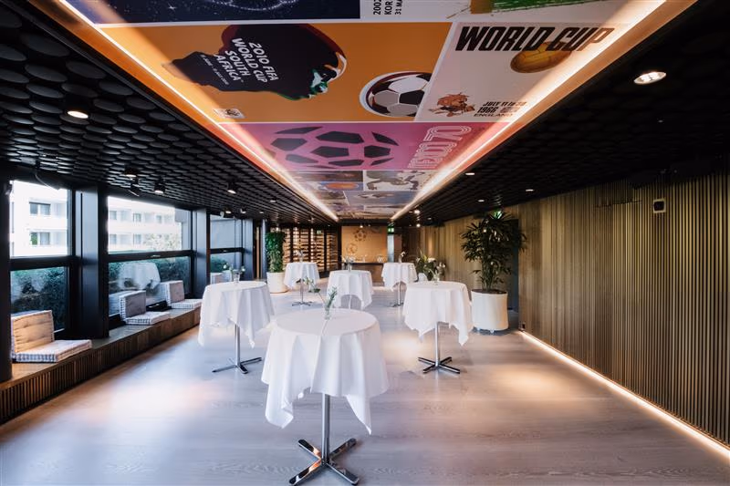 Beispielsetup Cocktailtische bis 100 Personen