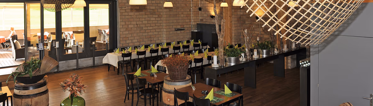 Gedeckte Tische im Restaurant Altes Sumpfhaus