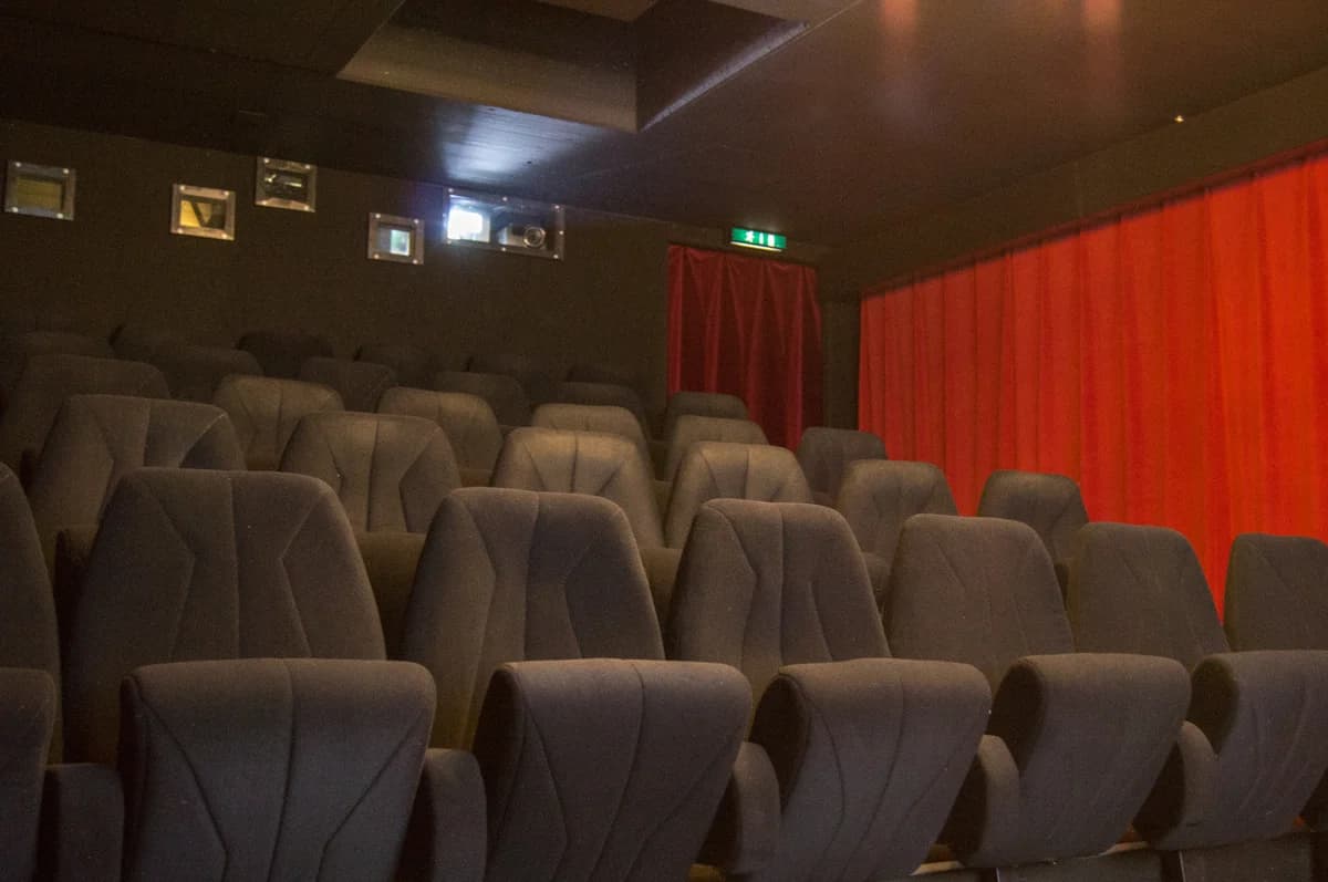 B-Movie Basel: Privatkino mieten für Feste und Filmabende