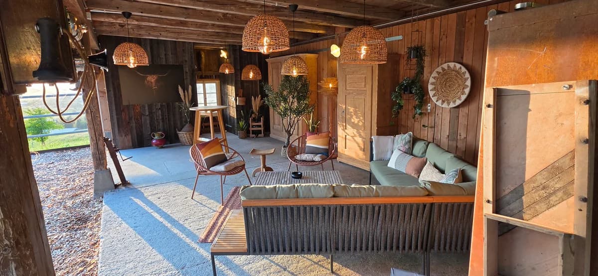 Lichtvolle Stimmung in der Lounge