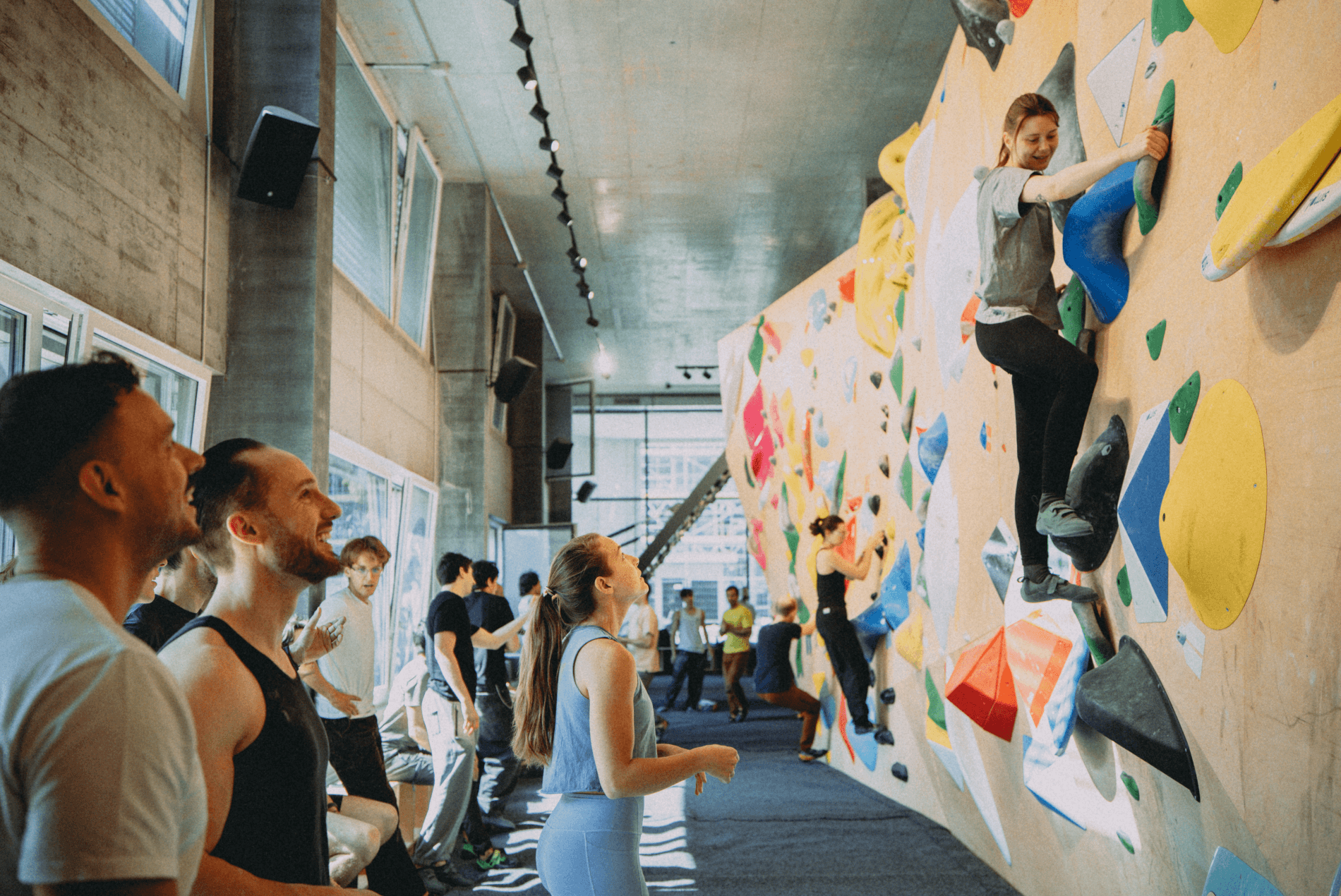 Mitō Bouldering – Raus aus dem Büro. Gemeinsam an die Wand.