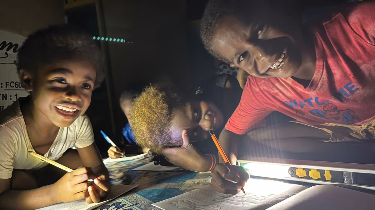 EcoBuddy - Energia solare per l'inclusione digitale