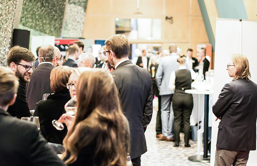 Networking-Events und Konferenzen:  Wie relevant sind sie im digitalen Zeitalter? 